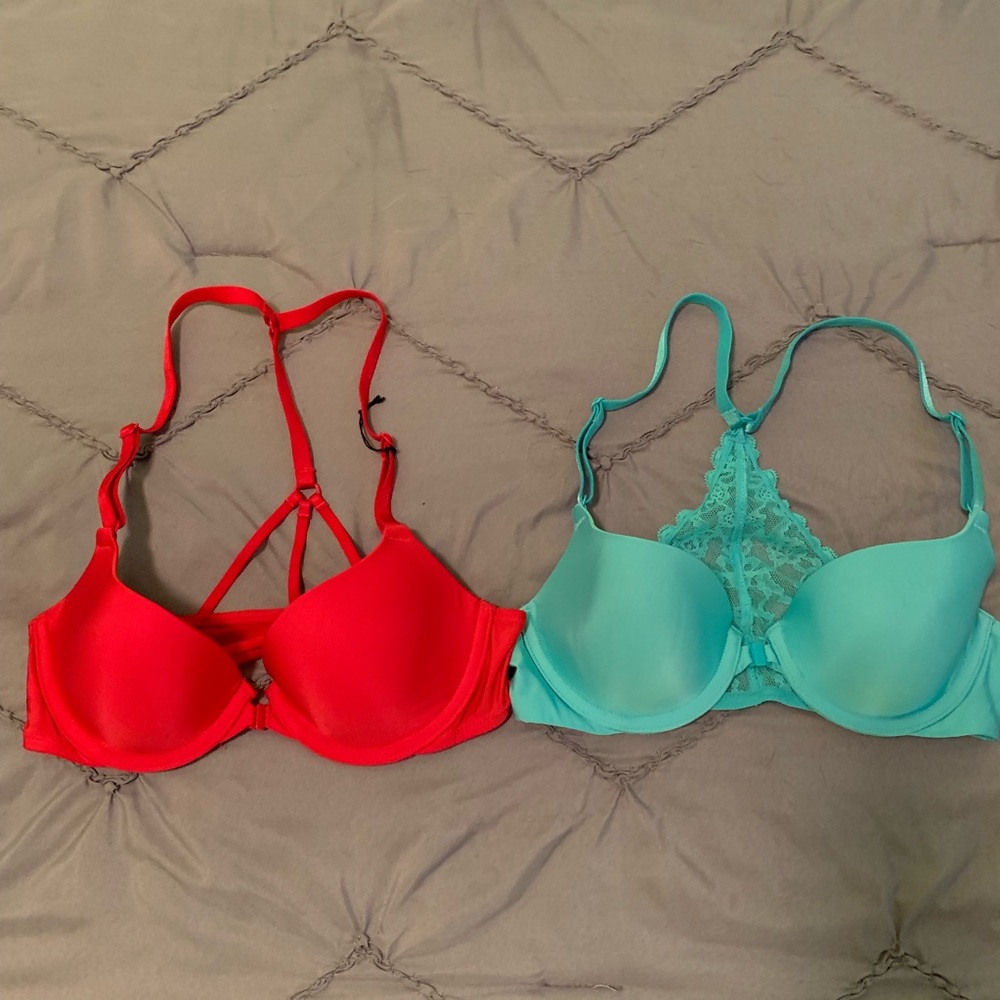 2 Victoria’s Secret racer back bras